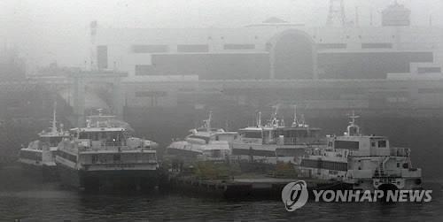 서해 짙은 안개…인천∼섬 13개 항로 여객선 운항 차질