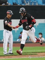 '연타석포 쾅·쾅' 박병호, 5경기 연속 홈런…통산 353호로 4위