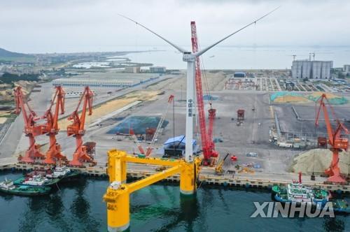 중국 광둥성에서 제작 중인 해상 풍력발전기