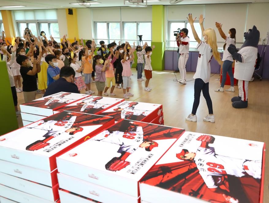 김광현 응원가 부르는 초등학생들