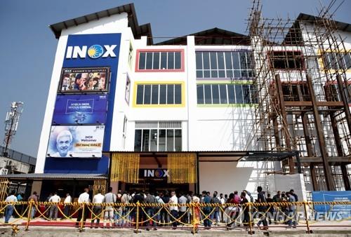 인도령 카슈미르 스리나가르에 새롭게 문을 연 영화관.