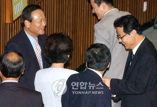 2003년 김두관 행자장관 해임건의안 가결 후 당시 한나라당 지도부 모습 [연합뉴스 자료사진]