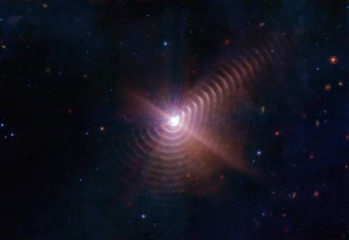 별 주변의 '나이테'…웹 망원경, 우주 먼지고리 17개 포착