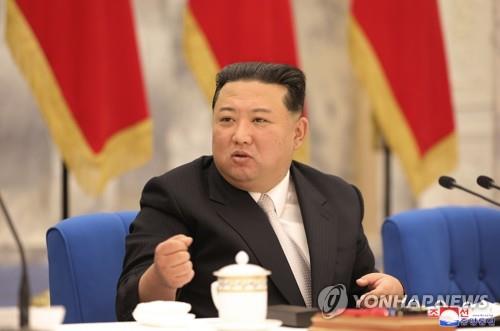 노동당 중앙군사위 확대회의 주재한 김정은 북한 국무위원