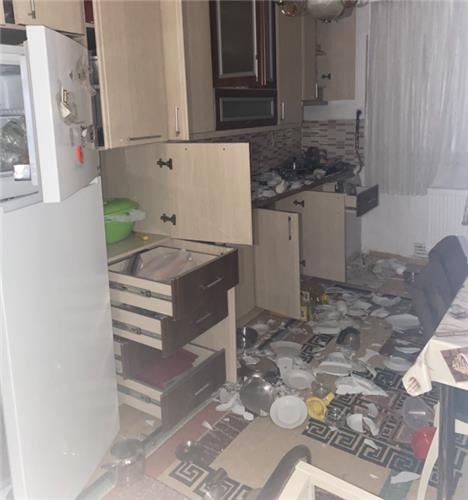 이날 지진 발생 후 뒤즈제주(州)에 있는 한 집의 모습이라며 트위터에 올라온 사진