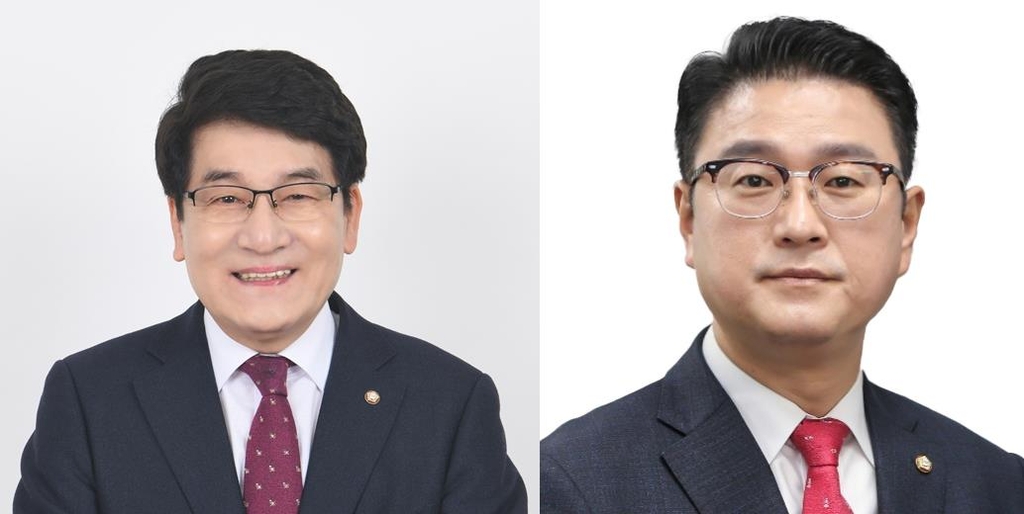 경남도의회 교육청 소관 예결위 백태현 위원장(왼쪽), 박남용 부위원장