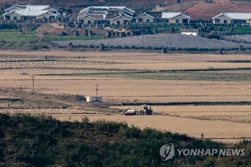 "척박한 땅을 옥토로"…북한, 알곡 증산 위해 토지개량 추진