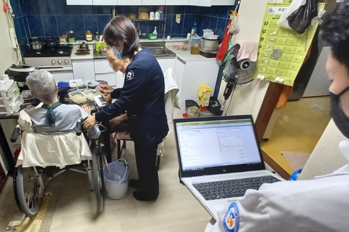 의사·사회복지사가 집으로…서울의료원 가정방문 시범사업