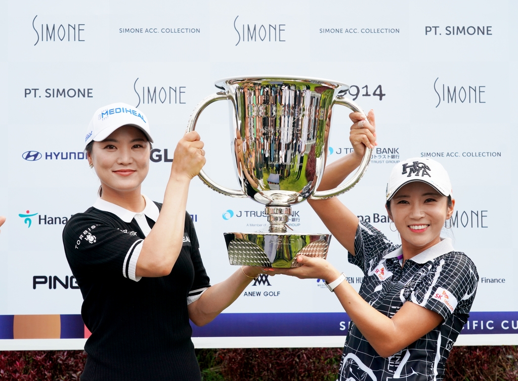 2022년 1회 대회 단체전 우승 한국 유소연(왼쪽)과 이보미.