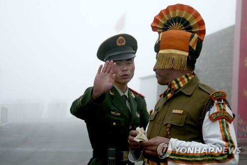 중국·인도, 국경갈등 해결 다짐…"정세 안정 추진하자"