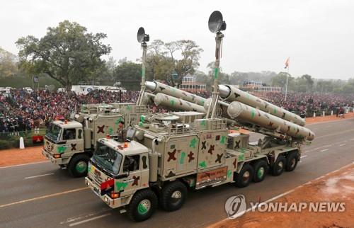 인도, 국방력 강화 박차…미사일·헬기 등 구매에 11조원 투입