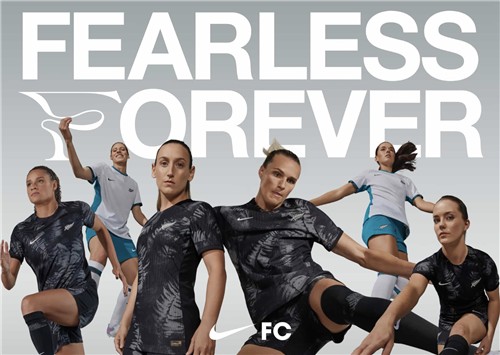 뉴질랜드 여자축구대표팀 새 유니폼, 뒤쪽이 홈 유니폼이다