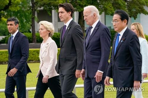 히로시마 평화기념공원 방문한 G7 정상들