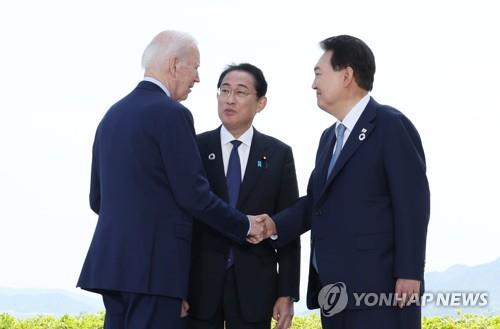 지난 5월 G7회의에서 인사하는 한미일 정상