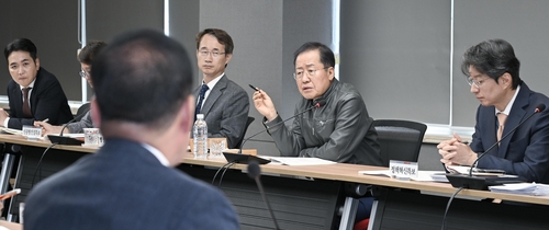 홍준표 "내년 총선 출마할 시 산하 기관장은 일괄사표 내라"