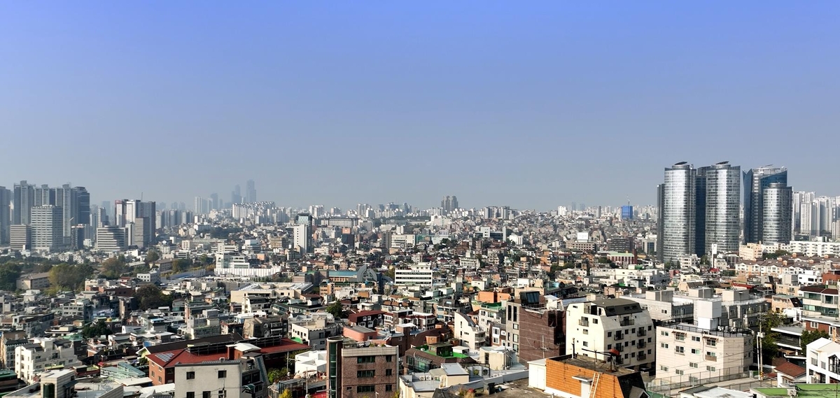 해방촌 루프톱에서 내려다본 용산