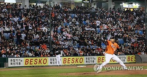 류현진의 복귀로 대전 구장이 연속 매진 행진을 벌이고 있다.