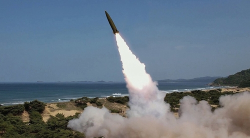 [속보] 일본 "북한, 탄도미사일 추정 발사" <로이터>