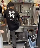 中 유명 밀크티 체인점 직원이 싱크대서 발 씻어…매장 폐쇄