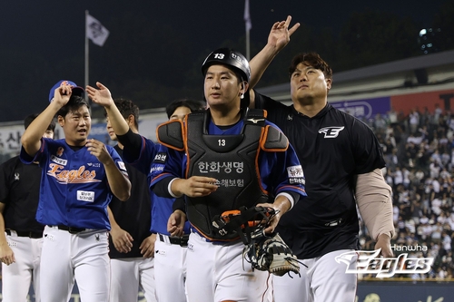 한화, 19년 만에 두산 3연전 싹쓸이…5위 kt 1게임 차로 추격