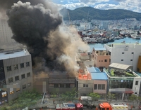 부산 영도구 상가 건물 화재 점포 5곳 피해(종합)