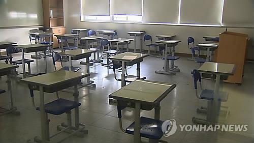  사라지는 학교…월 50만원씩 주며 학생 유치