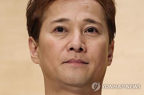 '성상납 의혹' 日아이돌 스마프 리더 연예계 은퇴(종합)