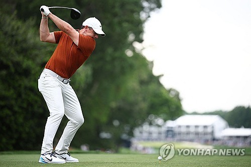 나흘 내리 인터뷰 거부 매킬로이…드라이버 교체설 미궁