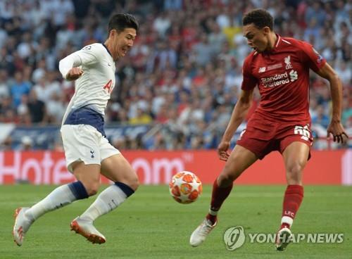 토트넘 손흥민이 2018-2019시즌 UCL 결승 리버풀전에서 경기하는 모습.