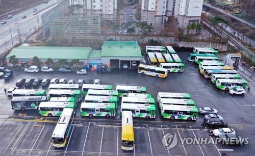 광주 시내버스 임단협 조정 기한 연장…파업 유보