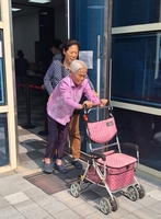 [투표현장] 100세 넘은 고령자 소중한 한표에 '박수'