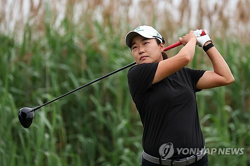 이일희, 12년 만에 LPGA 우승 보인다…2라운드도 선두