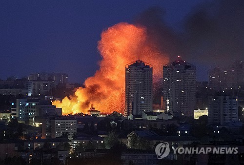러시아의 드론 공격을 받은 우크라이나 키이우 시내 