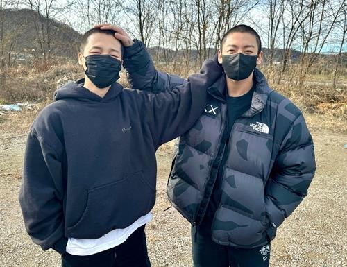 BTS 지민·정국 오늘 전역한다…동반입대 1년 6개월만