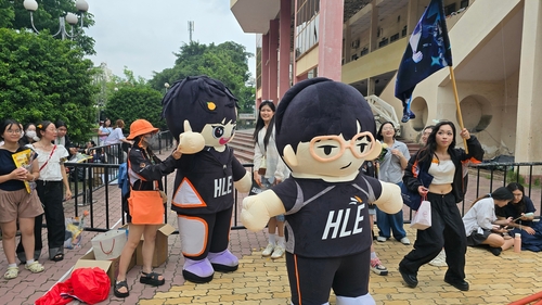 한국 e스포츠팀 HLE 베트남 팬미팅…현지팬 수천명 열광
