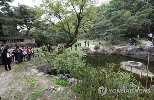명승 '성북동 별서' 내 송석정서 화재…진화 위해 지붕…