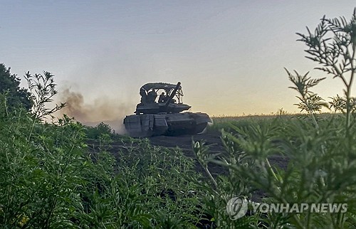 "러시아, 우크라이나 동부 루한스크주 완전 점령"