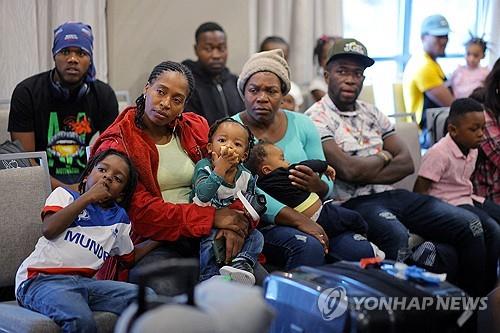 美법원, 추방 위기 아이티인 50만여명 임시체류자격 '…
