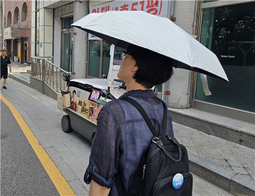 폭염경보에도 학습지 교사는 아스팔트 열기 뚫고 학생 집으로