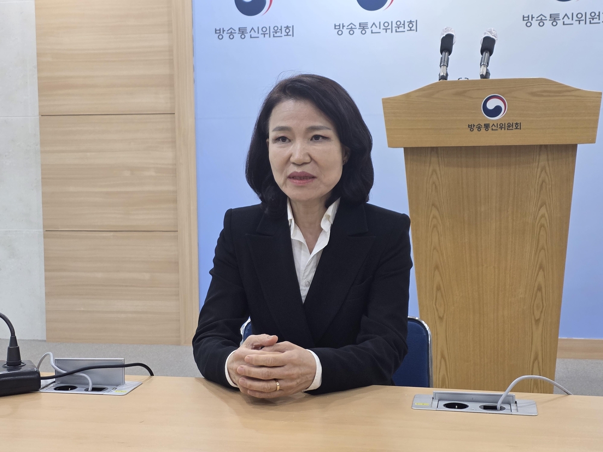 이진숙, 국무회의 배석 제외에 "아쉽다"…사퇴 요구는 …