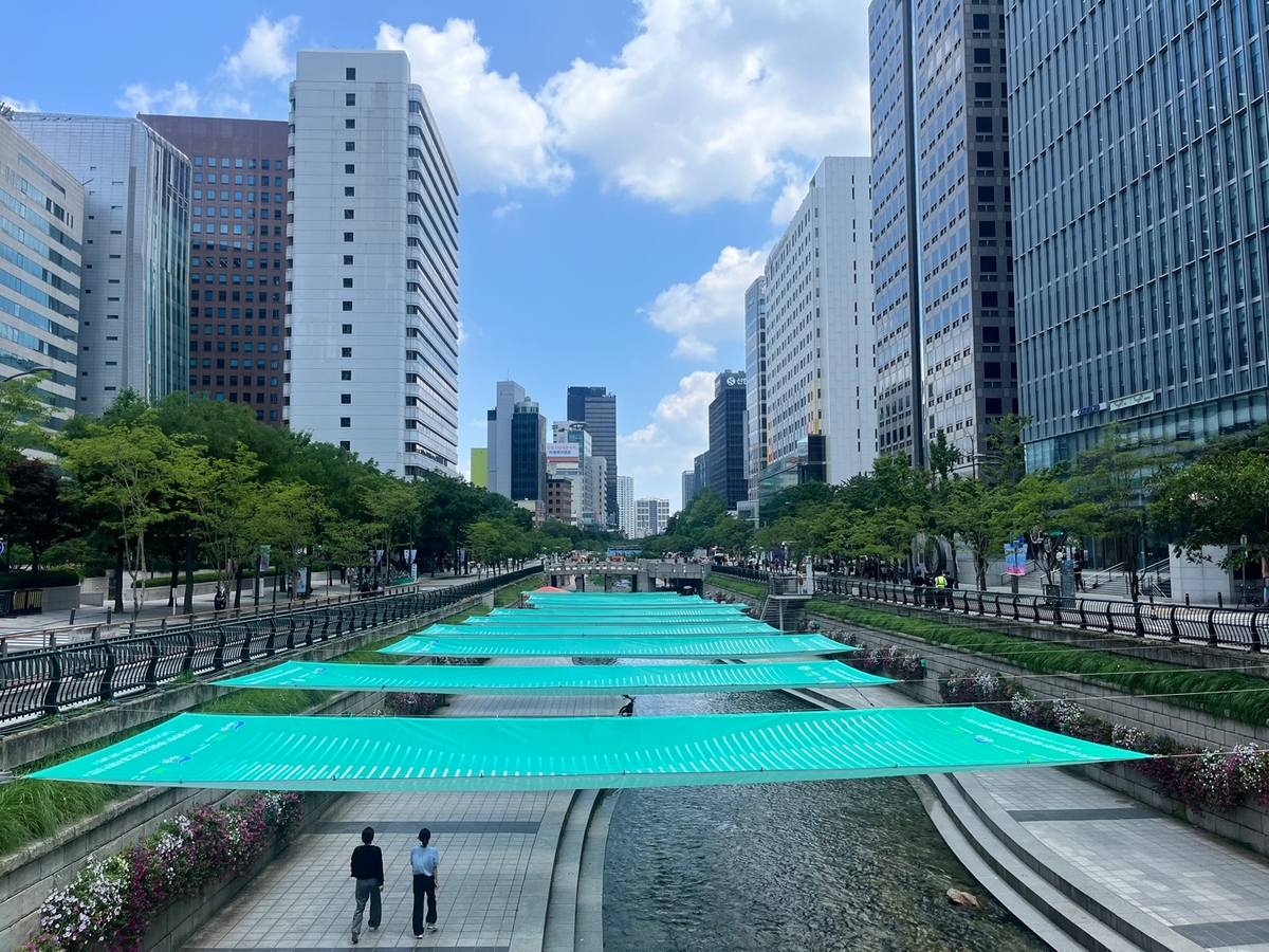 청계천 그늘막·반딧불 조명…서울시설공단, 여름 매력 프로젝트