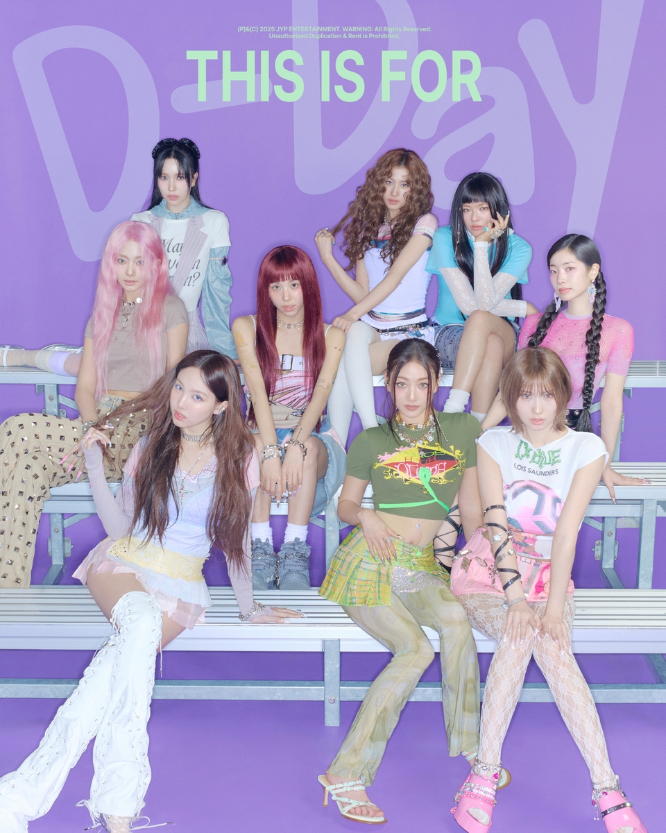 10주년 트와이스 "소처럼 일한 우리, 팀 향한 애정 크죠"
