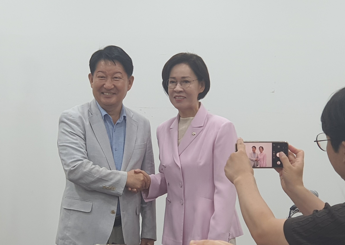 권영진, 국힘 대구시당위원장 후보 사퇴…이인선, 사실상…