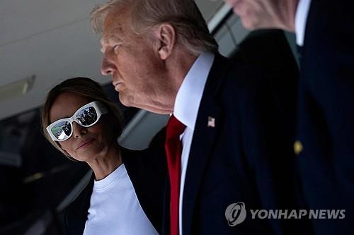 무기 지원은 '멜라니아 요원' 덕?…美영부인에 우크라 …