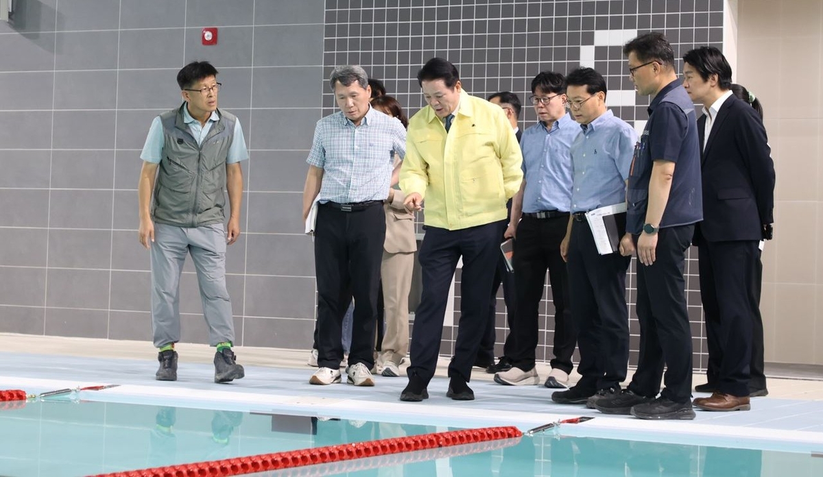 석수체육관 점검하는 최대호 안양시장