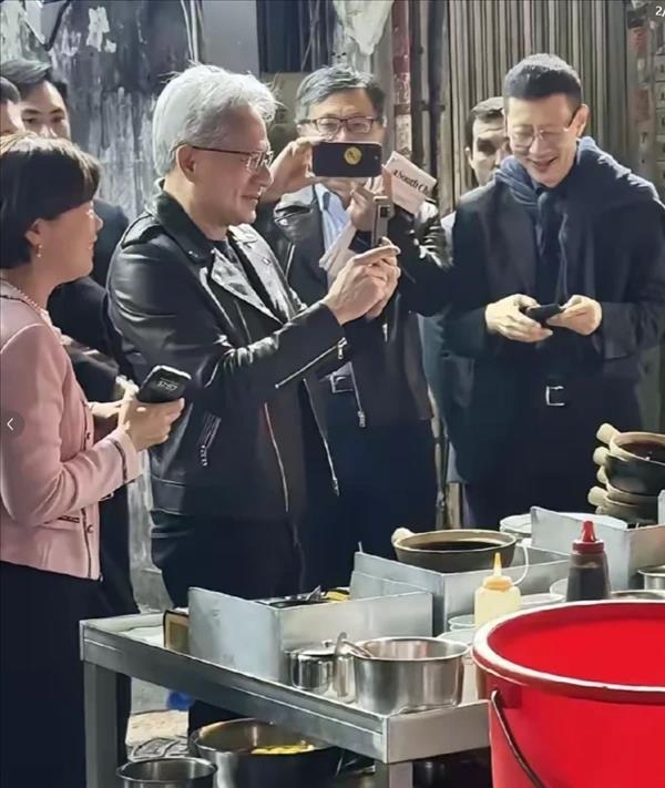 "처음 중국 왔을 땐 모두 없었다"…젠슨 황 극찬 中기…