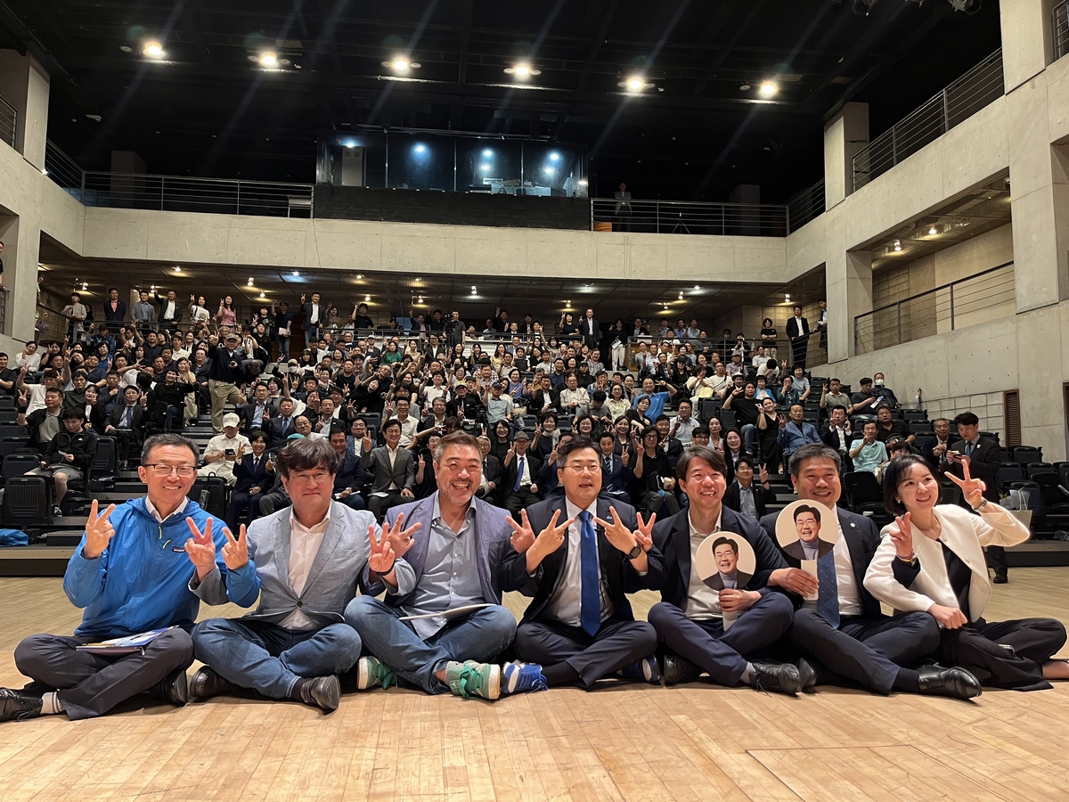 [與당권주자 동행르포] "시민이 만든 내란특별법…통합대표 되겠다" 관련 이미지1