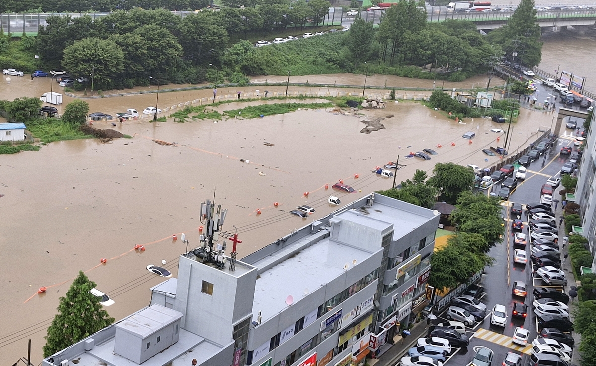 울산 곳곳서 폭우에 침수 신고…태화강 홍수특보 발령