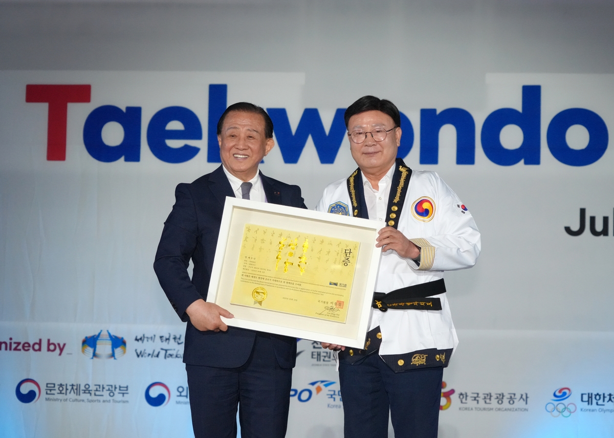 '태권도 7단' 문승우 전북도의장, '명예 9단' 됐다