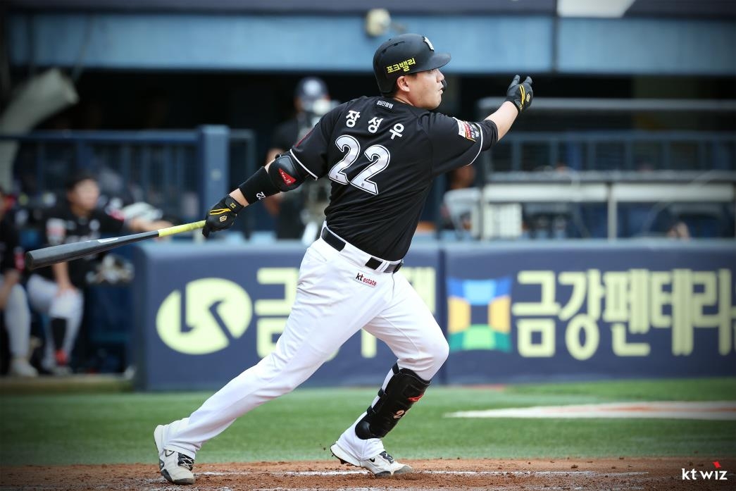 kt 주전 포수 장성우, 허리 미세 통증…선발 라인업 …